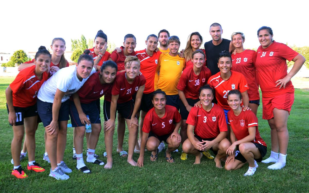 Burak Yılmaz\'dan Konak Belediyespor\'a Destek