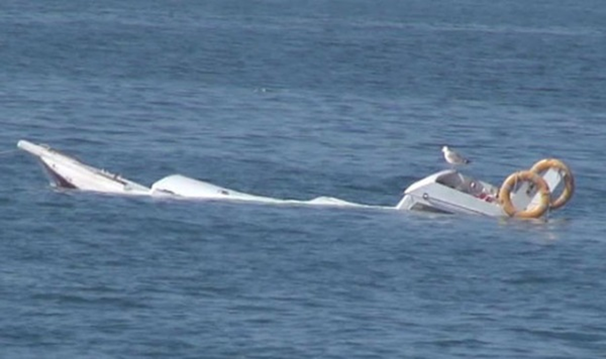Çeşme Açıklarında Tekne Battı: 2 Kişi Kurtuldu 35 Kaçak Kayboldu