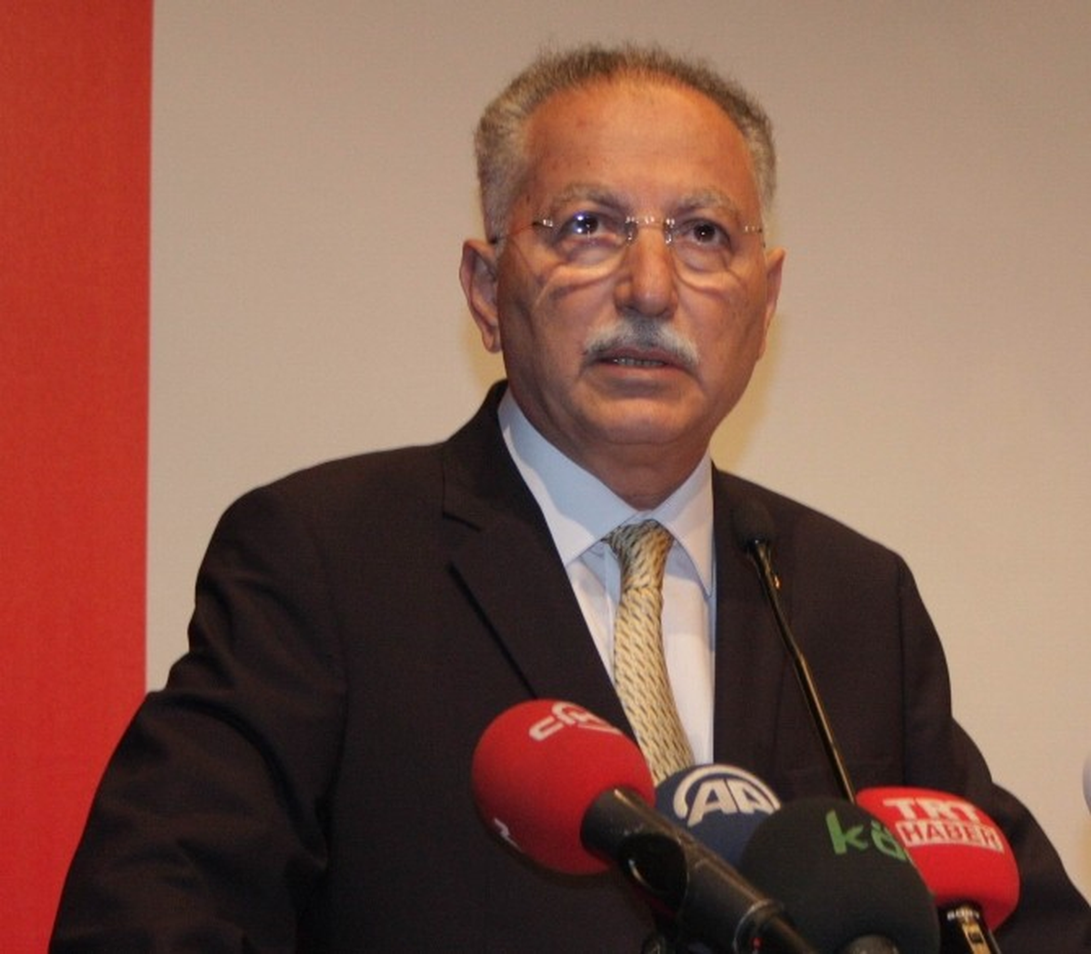 Cumhurbaşkanı Adayı Ekmeleddin İhsanoğlu, Bursa\'da Stk Temsilcileriyle Bir Araya Geldi