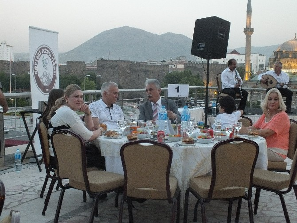 Eczacılar, İftarda Buluştu