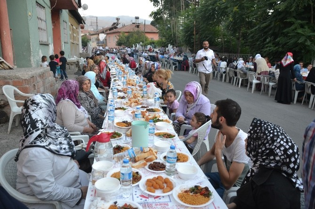 En Uzun Mahalle İftarı