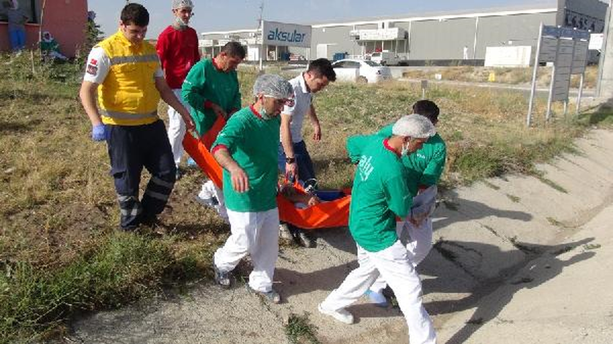 Fabrikada Yangın Çıktı, 3 İşçi Dumandan Etkilendi