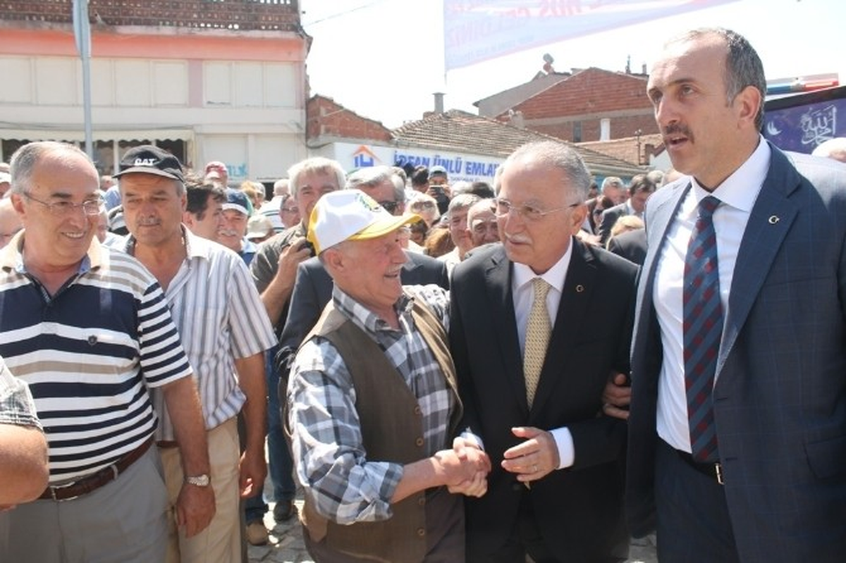 İhsanoğlu, Celal Bayar\'ın Anıt Mezarını Ziyaret Etti