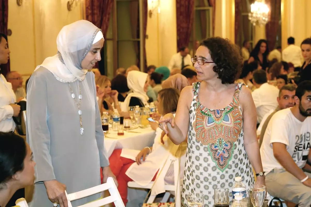 İstanbul\'daki Fransız Sarayı\'nda İftar