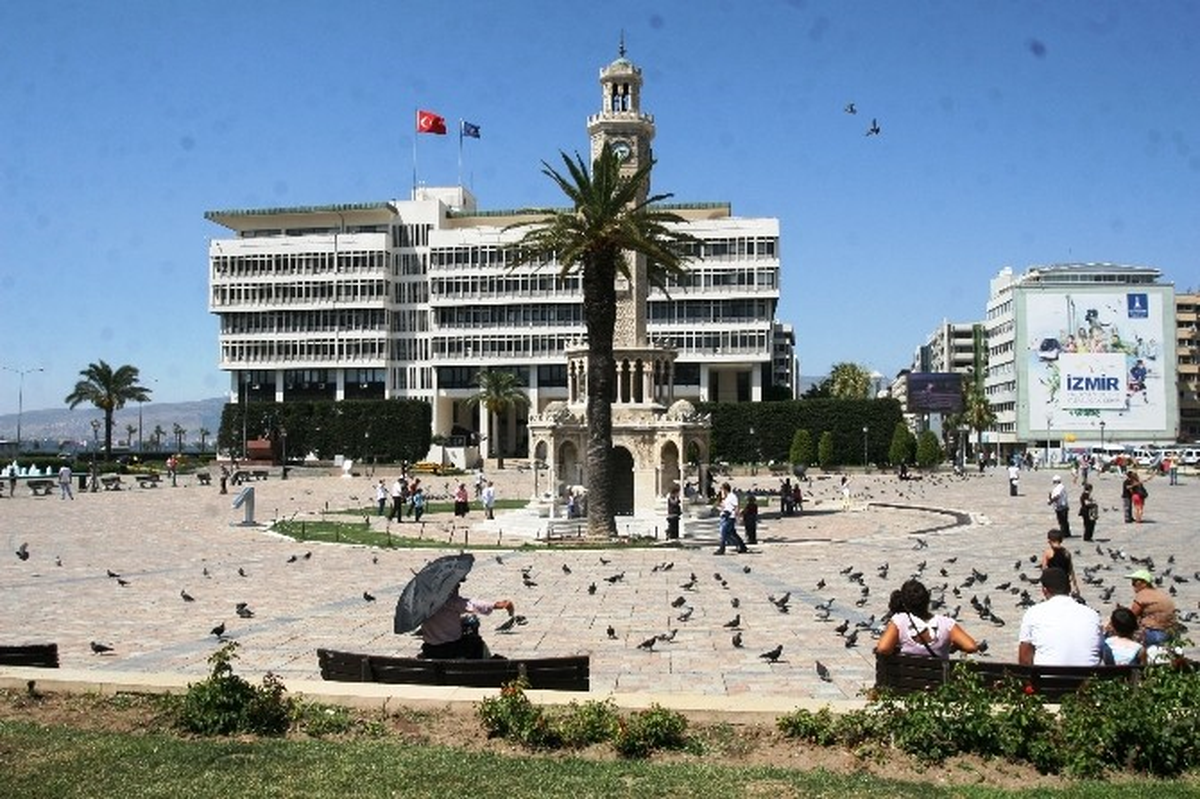 İzmir\'de Aşırı Sıcaklar Bunalttı