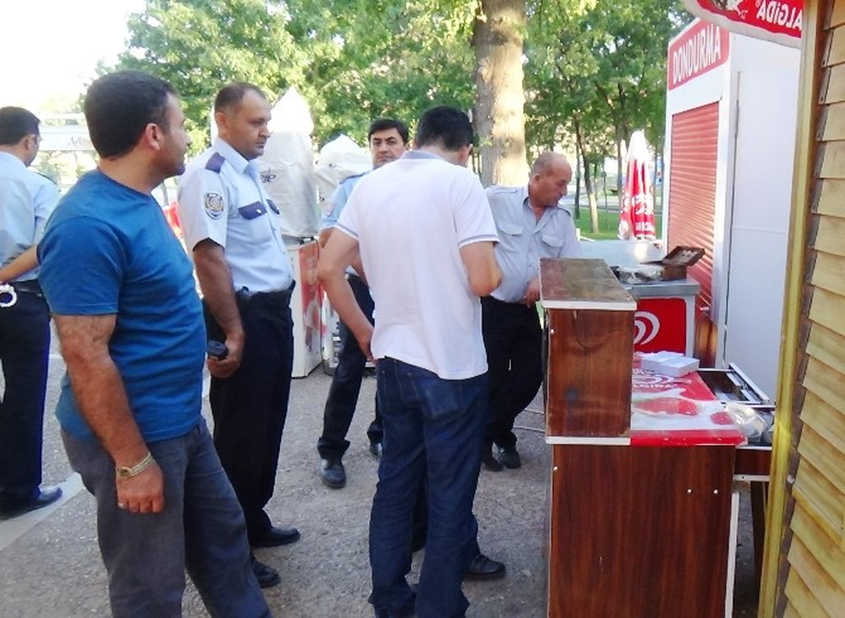 Kafeye Giren Hırsız Güvenlik Görevlisi Bağırınca Kaçtı