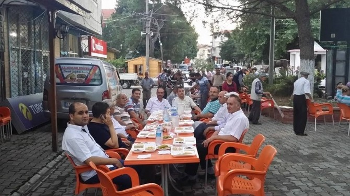 Kalkım Beldesinde Her Akşam İftar Yemeği Veriliyor