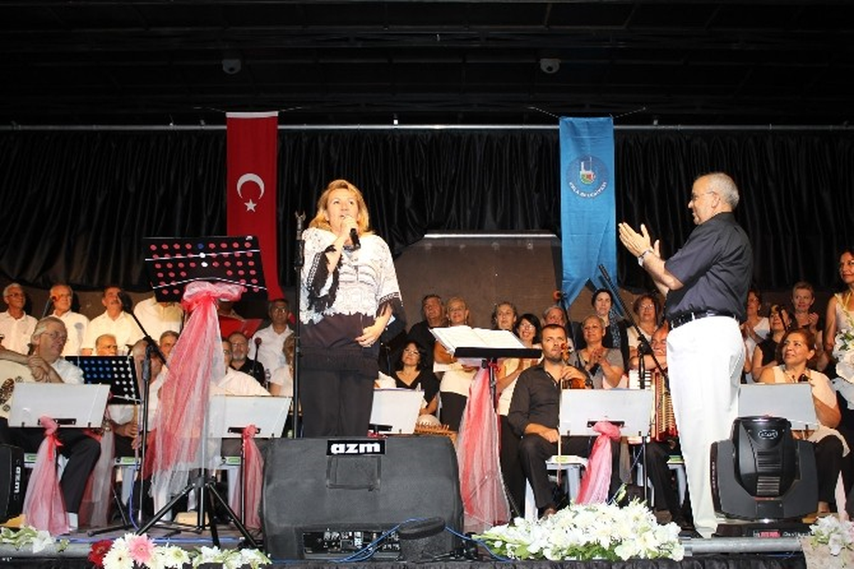 Karantina Adası Manzarasında Mahurla Konseri