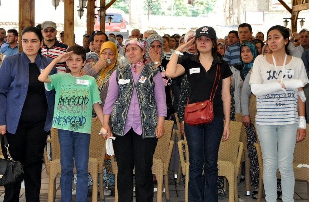 Kazada Ölen Polisin Cenaze Merasiminde Gözyaşları Sel Oldu