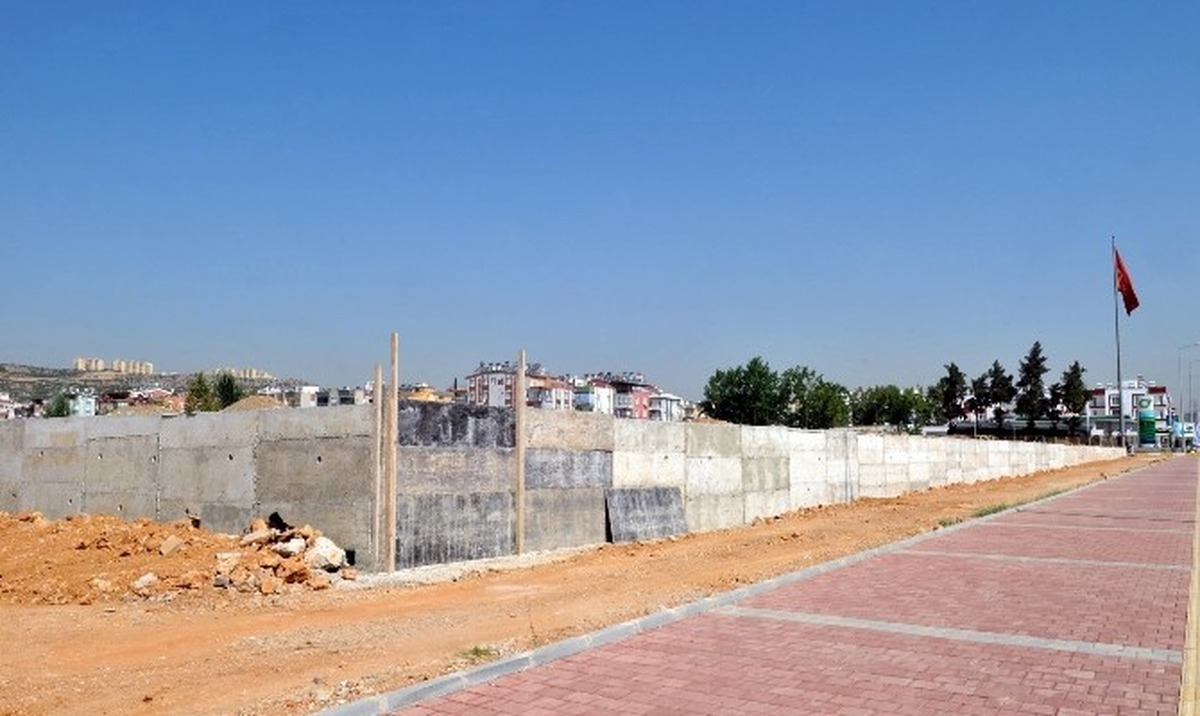 Kepez\'e Sentetik Çim Futbol Sahası