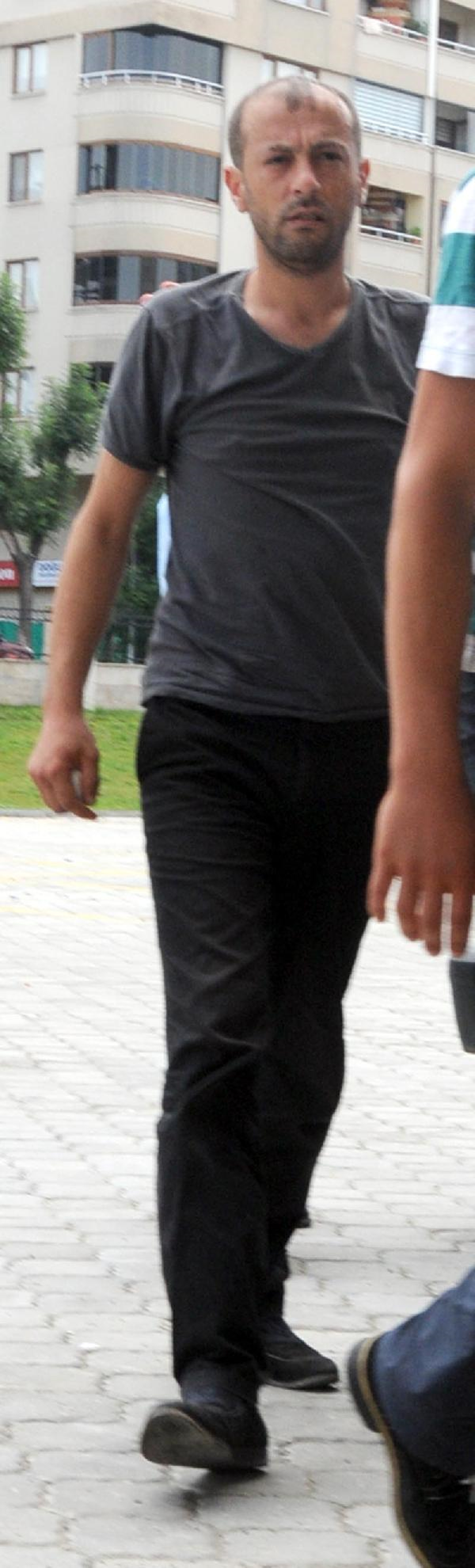Kiracı, Sahibine Kızıp Oturduğu Evi Yaktı