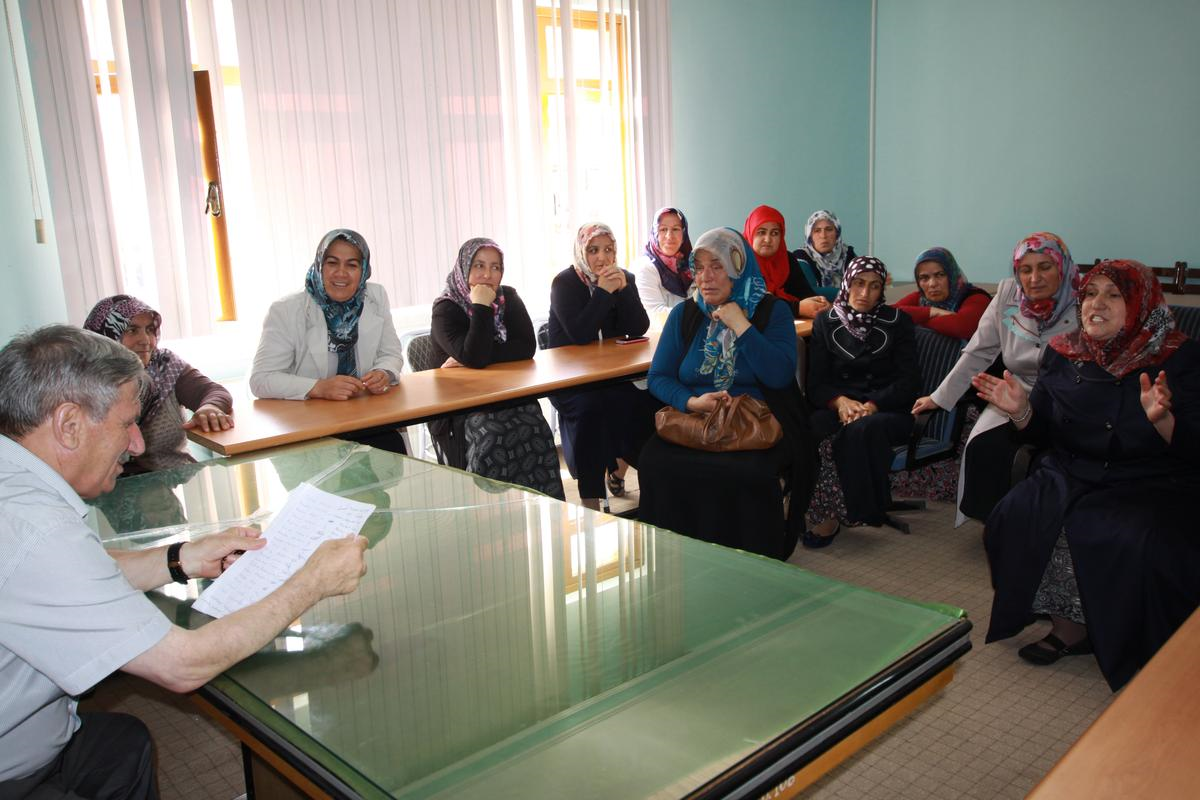 Mahallenin Kadınları Cami İmamına Sahip Çıktı