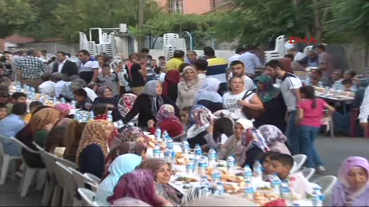 Malatya\'da 8 Bin Kişilik Sokak İftarı