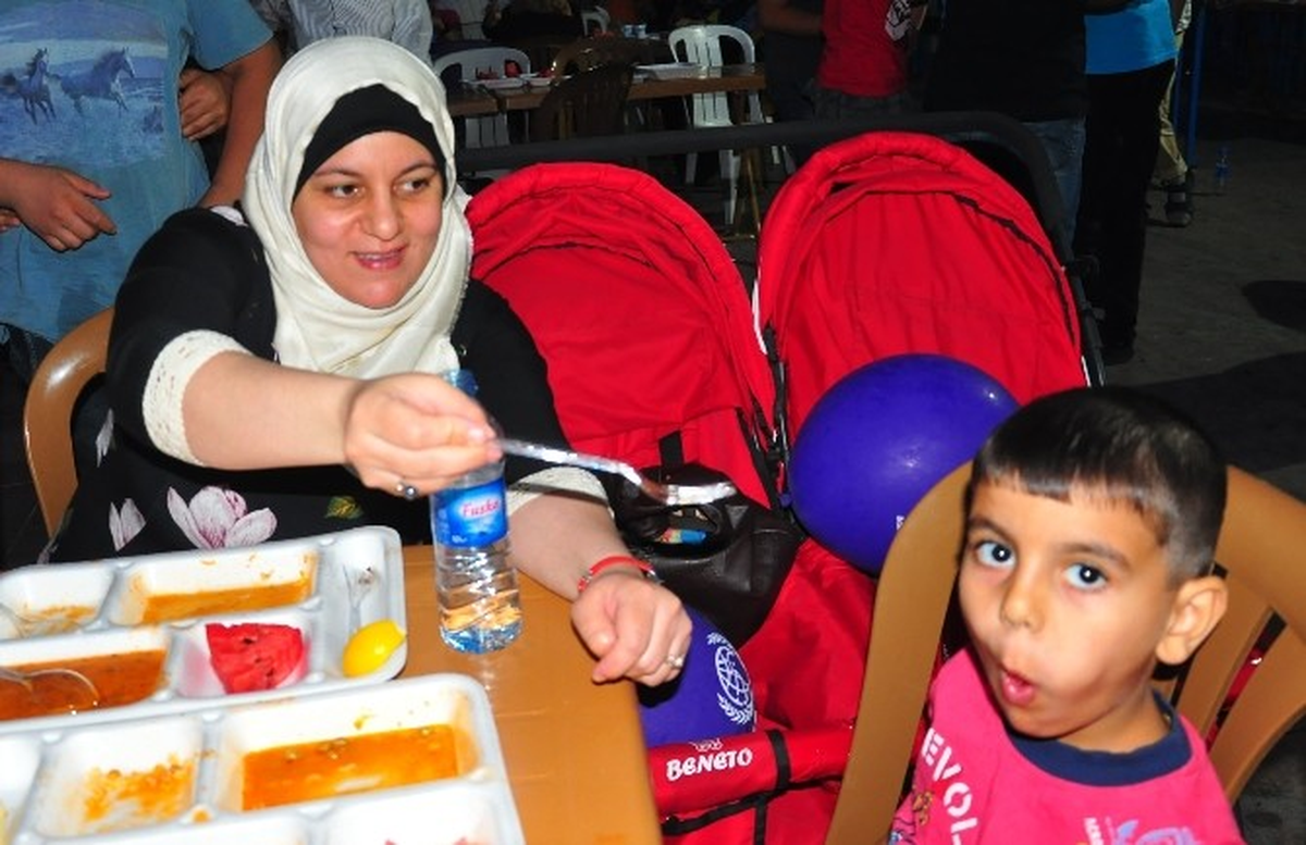 Manisa\'da Kalan Yaklaşık 500 Mülteciye İftar
