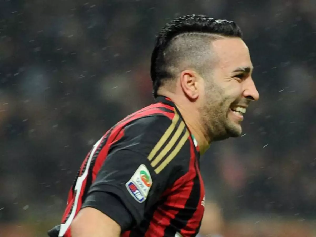 Milan İmzayı Attırdı