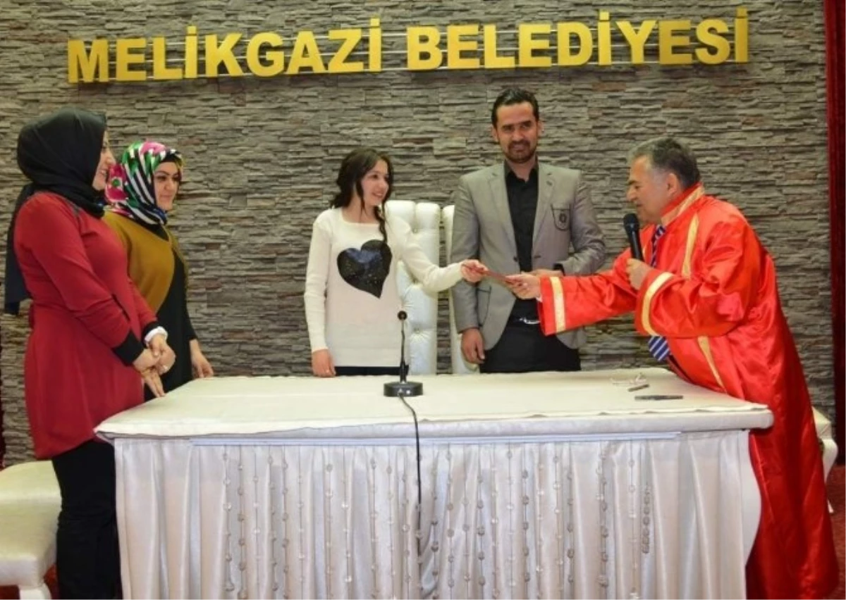 Melikgazi\'de Nikah Memurluğunda Ramazan Molası