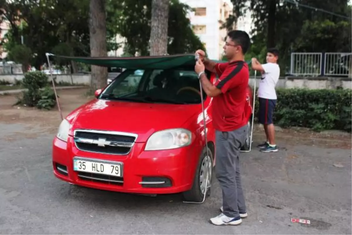 Ödemiş\'te Otomobiline Gözü Gibi Bakıyor