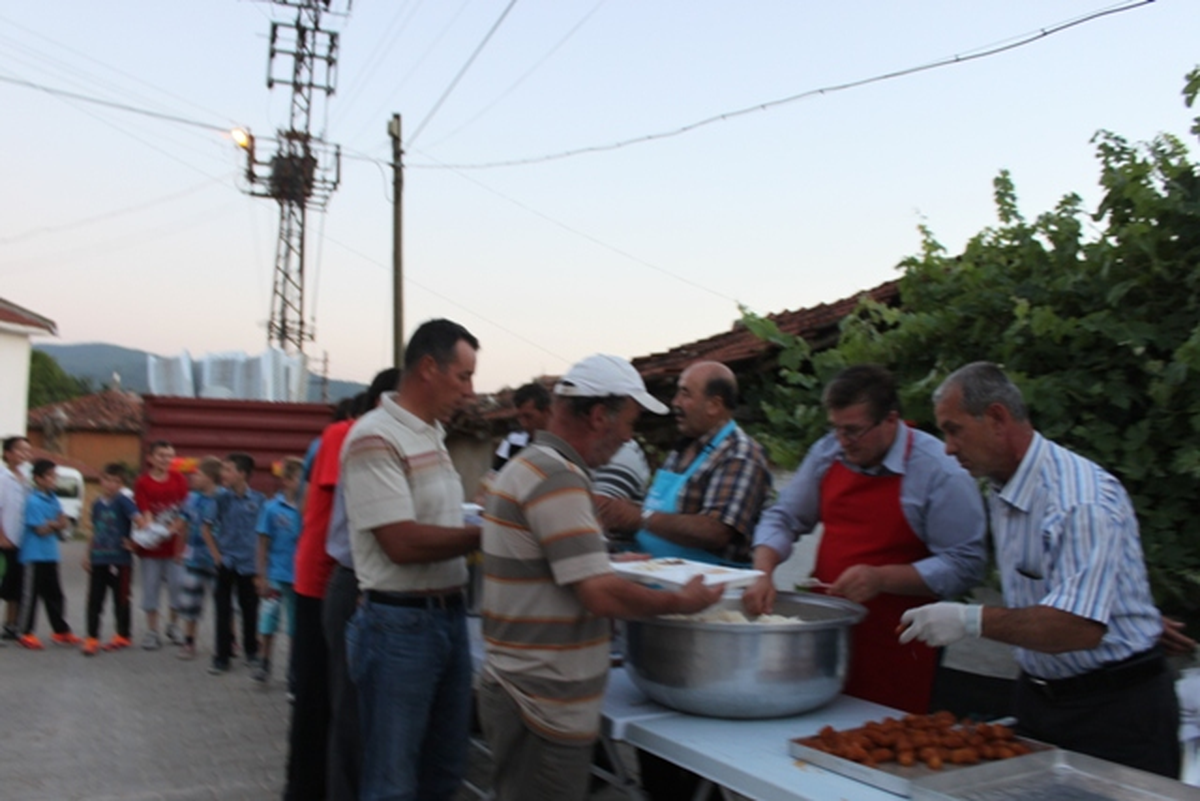 Pazaryeri Belediyesinden İftar Programı
