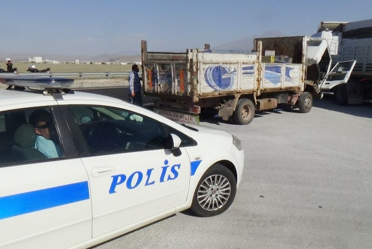 Seyir Halindeki Kamyonette Yangın