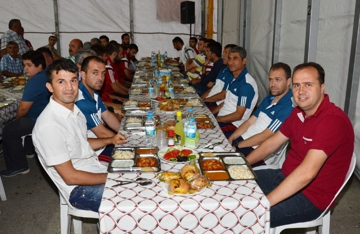 Futbolcular İftar Çadırında Buluştu