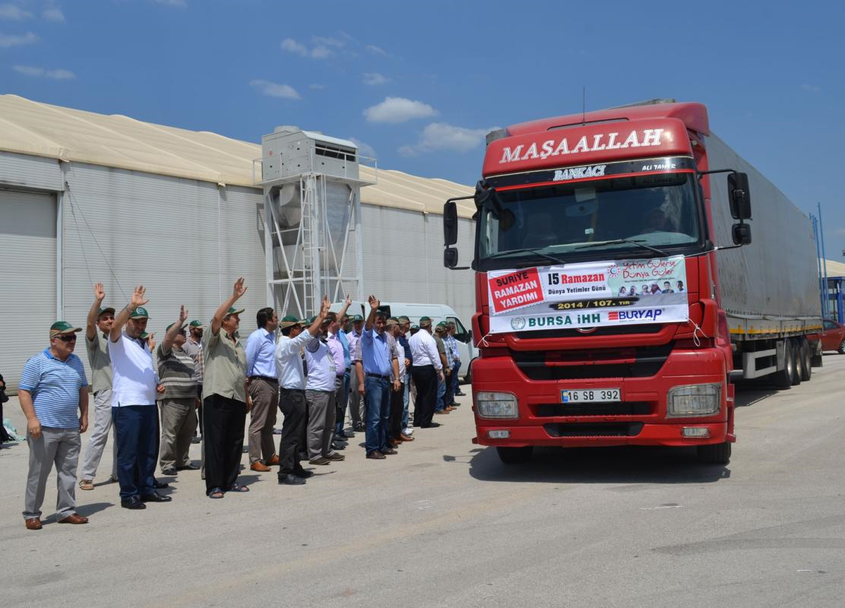 Suriye\'deki İç Savaş Mağdurlarına Gıda ve Giysi Yardımı