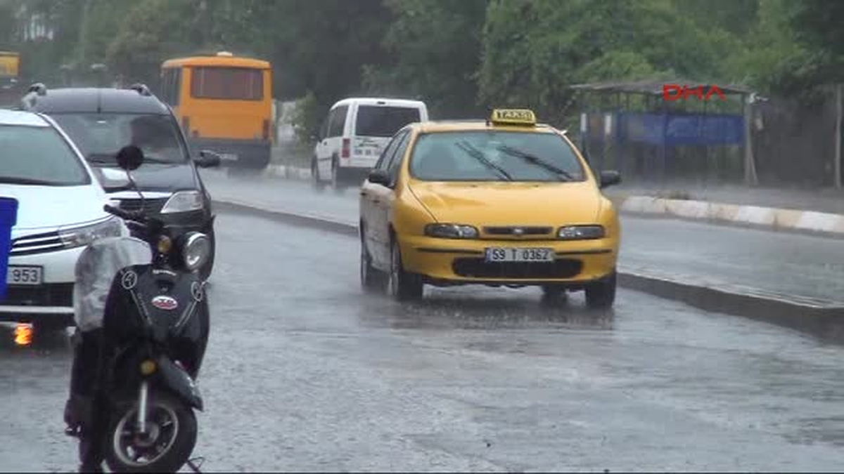 Tekirdağ\'da Sağanak Yağış Etkili Oldu