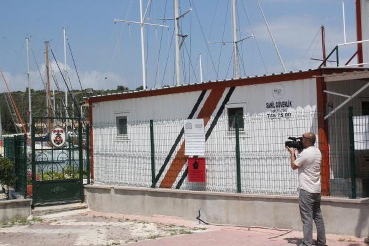 Tekne Faciasında 2 Mülteci, 12 Saat Tahta Parçasına Tutunup Hayatta Kaldı