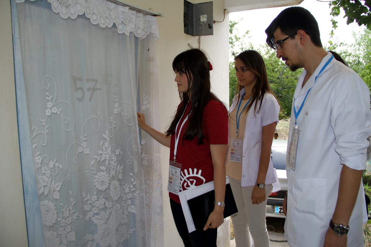 Tıp Fakültesi Öğrencilerinden Köyde Sağlık Taraması