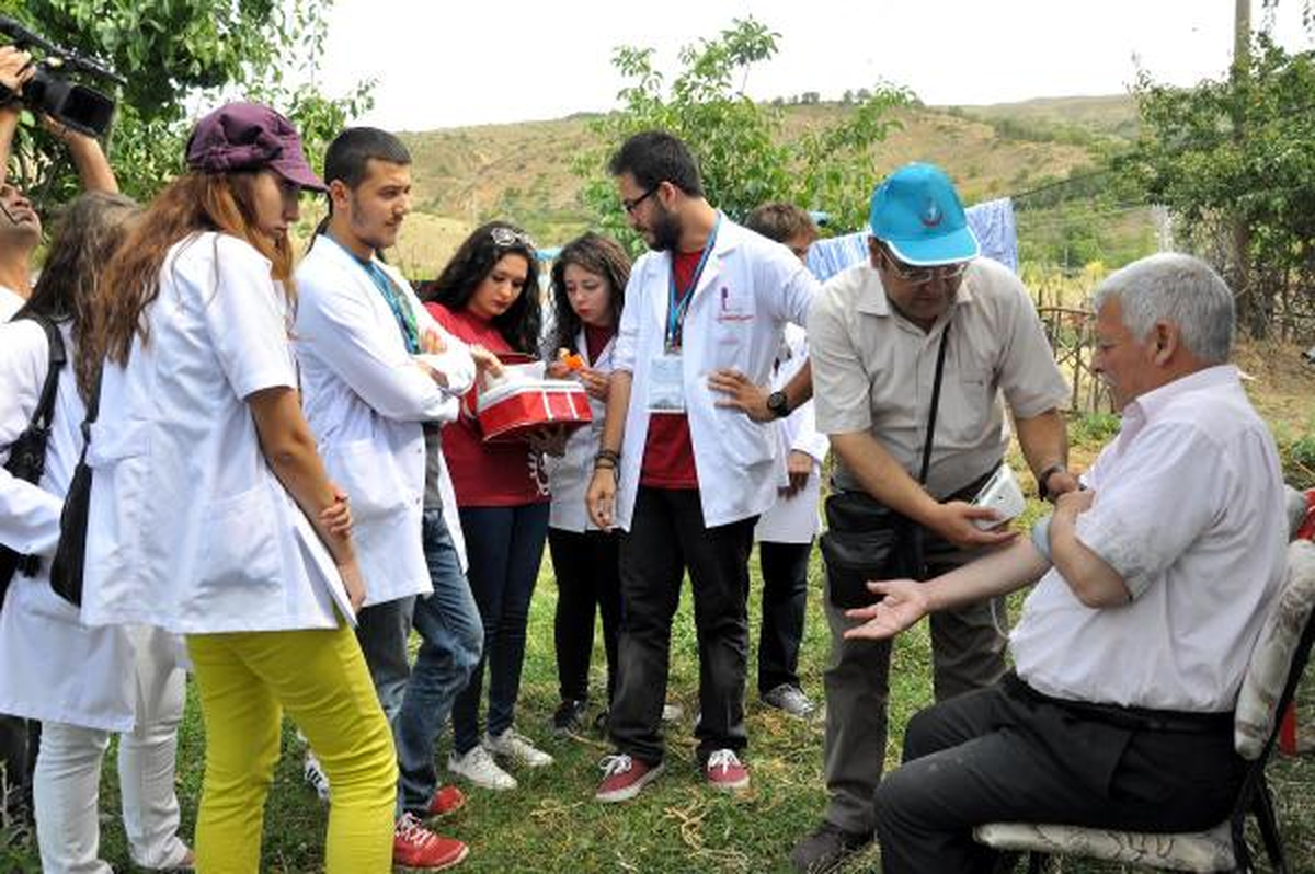 Tıp Öğrencilerinden Köylülere Sağlık Taraması