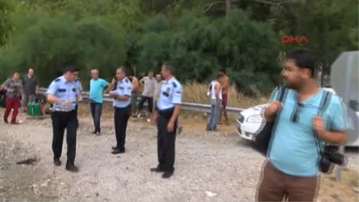 Antalya\'da Turistleri Taşıyan Minibüs Kaza Yaptı: 9 Yaralı