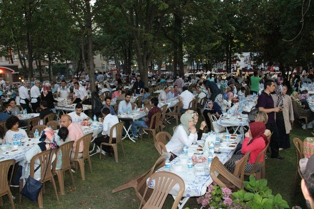 Yetimler \'Kardeşlik İftarı\'nda Buluştu