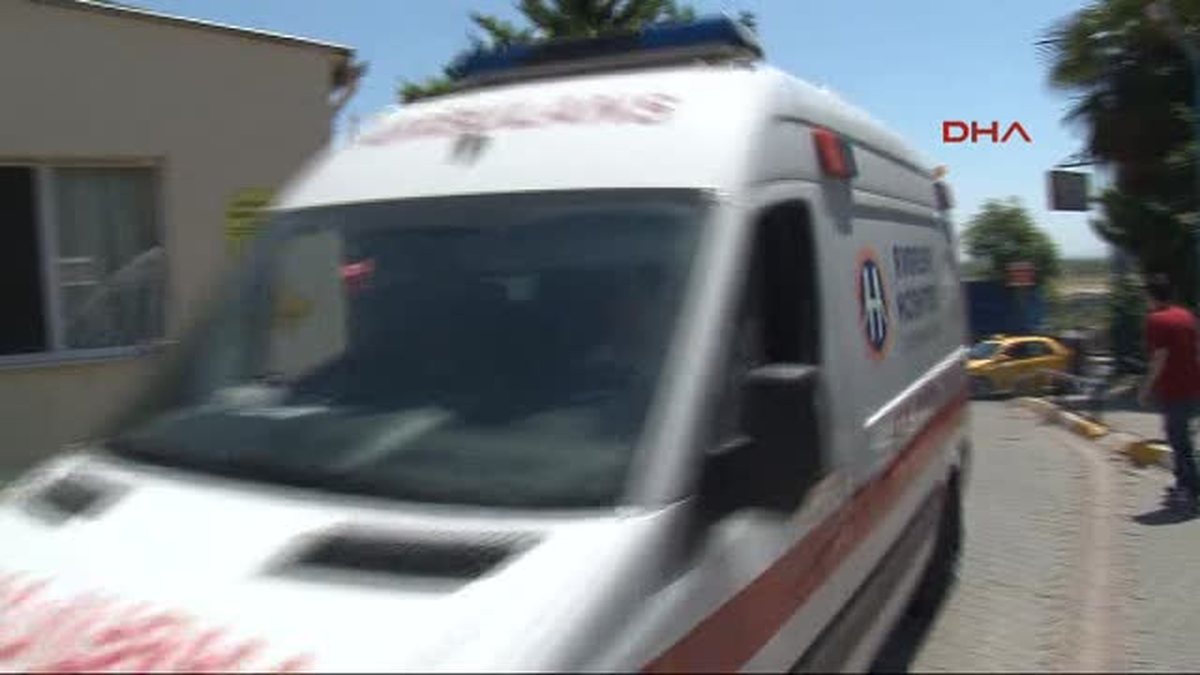 Zeytinburnu\'nda Patlama 3 Yaralılar Hastaneye Getiriliyor