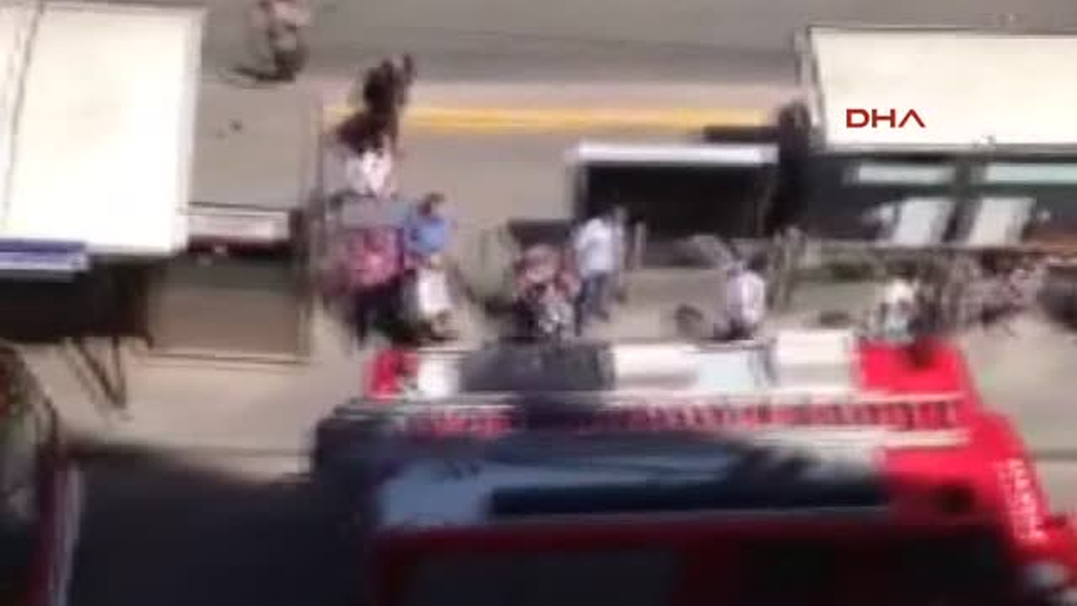 Zeytinburnu\'nda Patlama 5 Yaralılar Hastaneye Getiriliyor