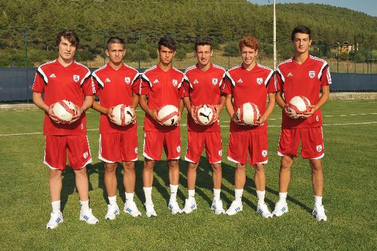 Altınordu\'da Alt Yapıdan 6 Futbulcu Kampta