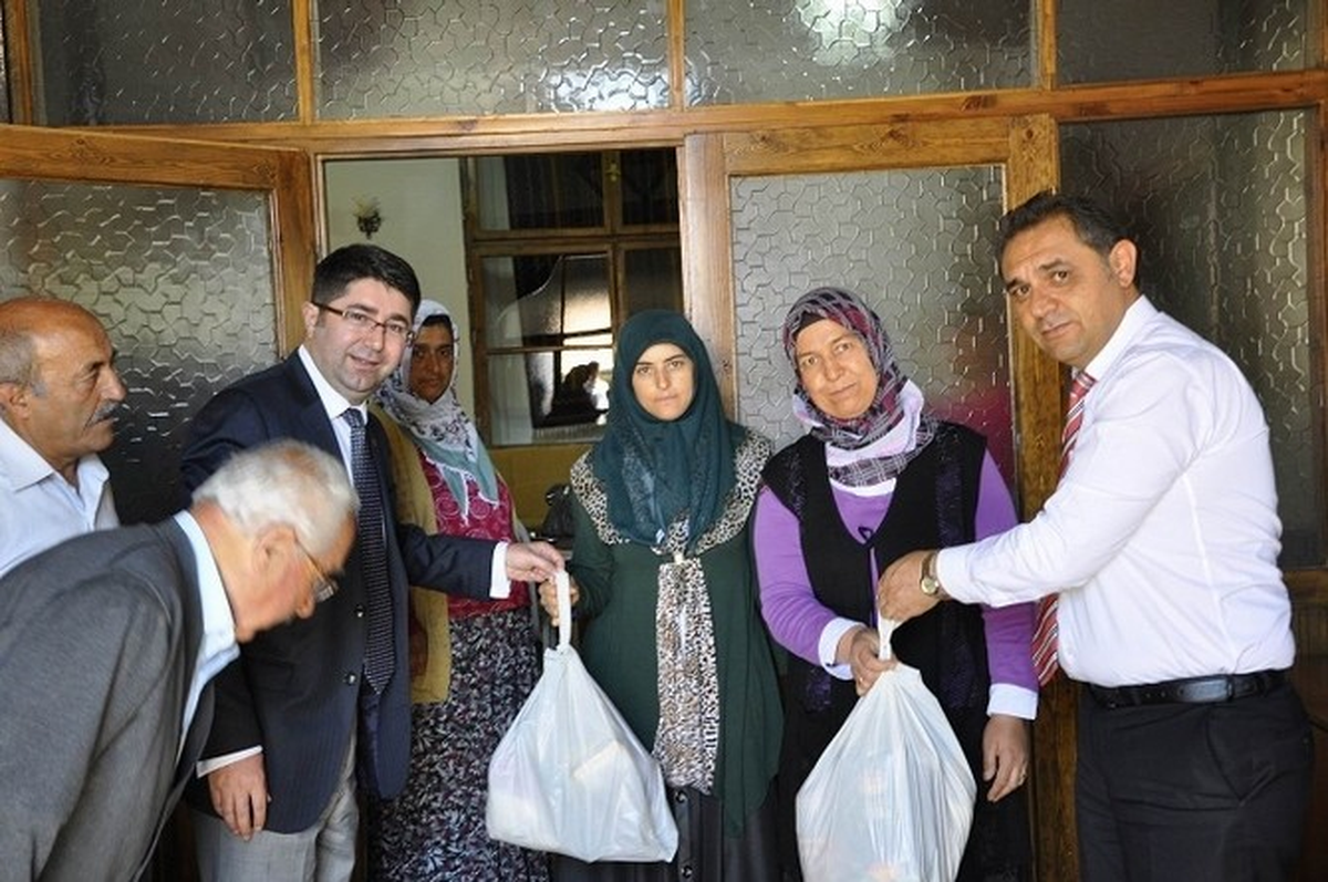 Ankara Gürünlüler Derneği\'nden İhtiyaç Sahiplerine Gıda Yardımı