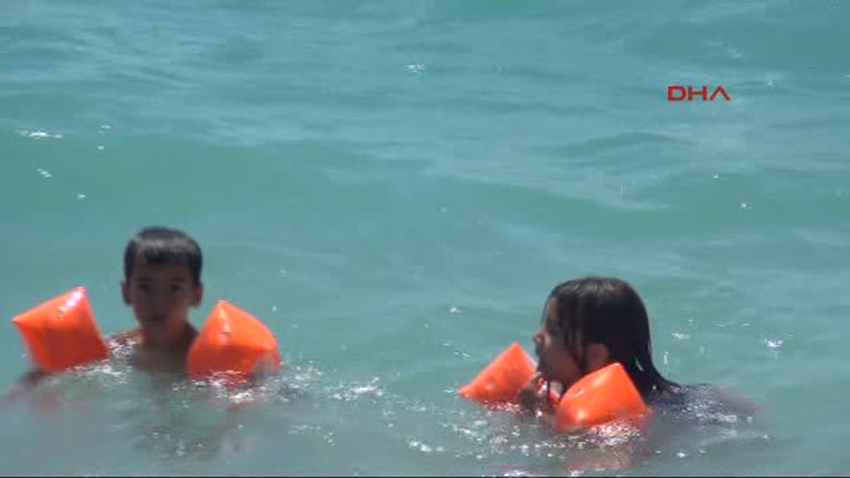 Antalya\'da Sahiller Doldu