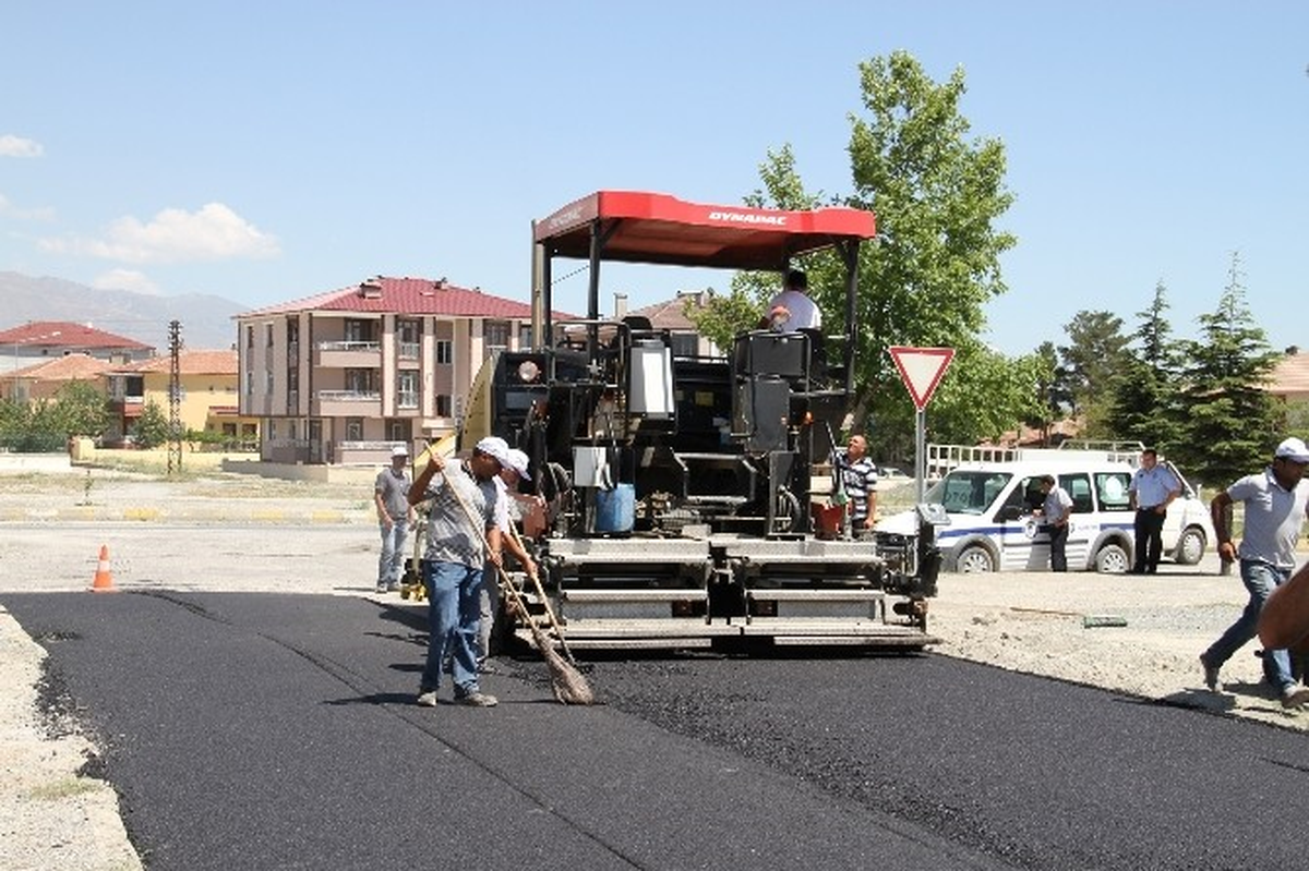 Asfaltlama Çalışmaları Devam Ediyor