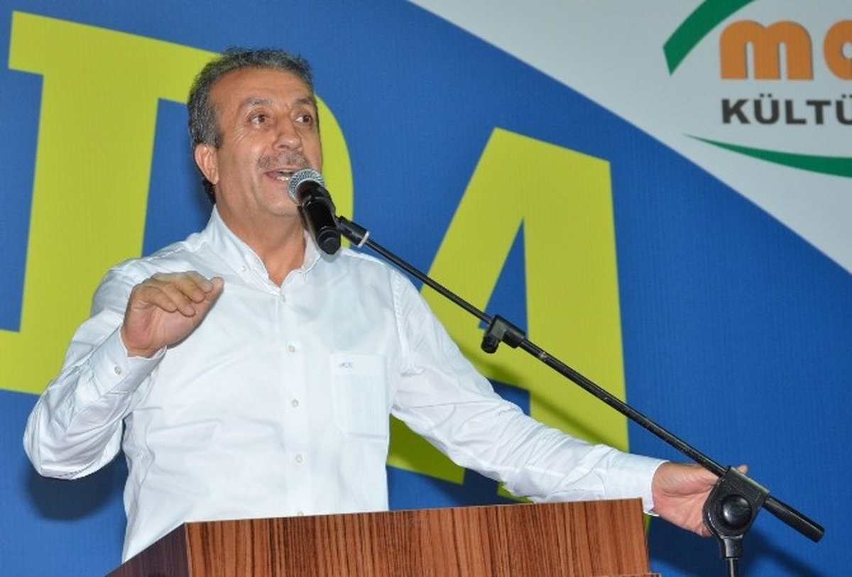 Bakan Eker, Tecde Mahallesi\'nde Vatandaşlarla Bir Araya Geldi