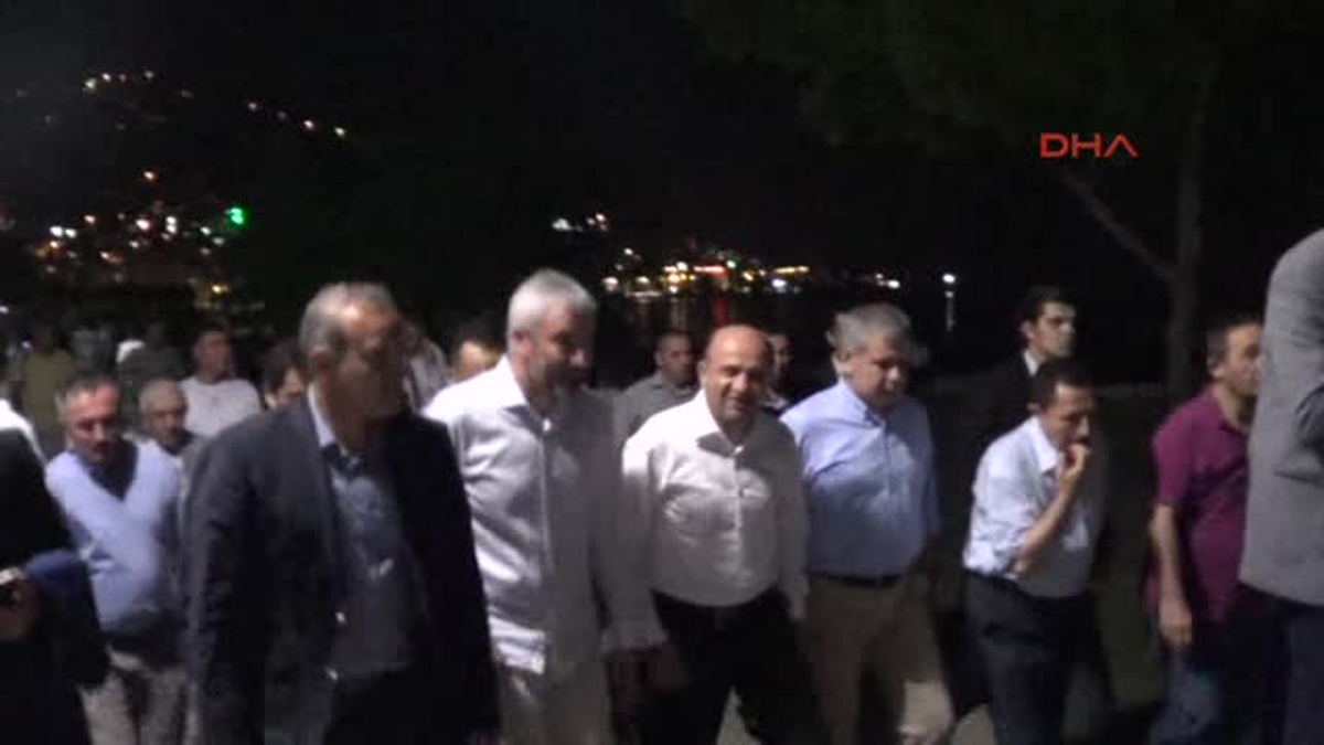 Bakan Işık Sahurda Çay Keyfi Yaptı