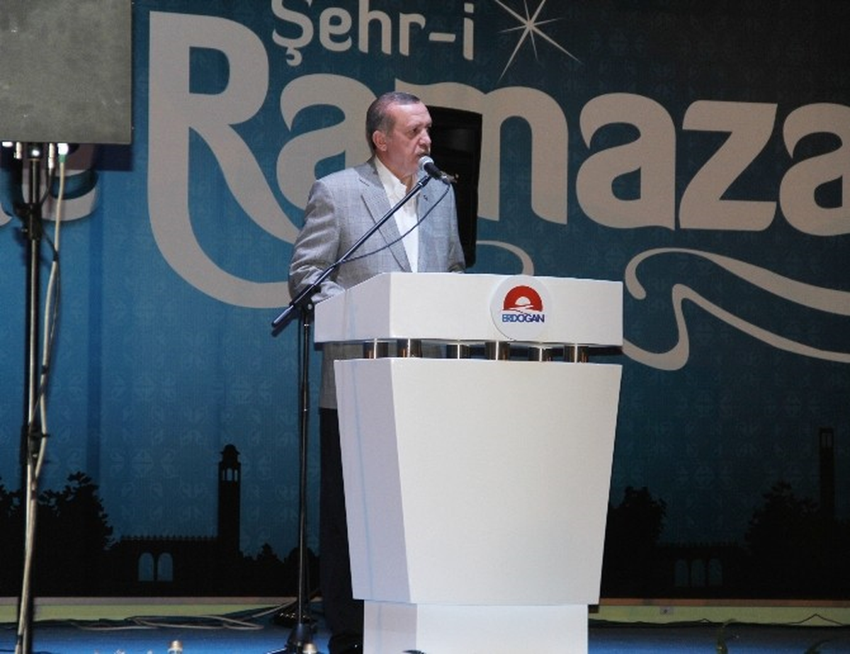 Başbakan Erdoğan, Serbest Bırakılan TIR Şoförleri ile İftar Yaptı