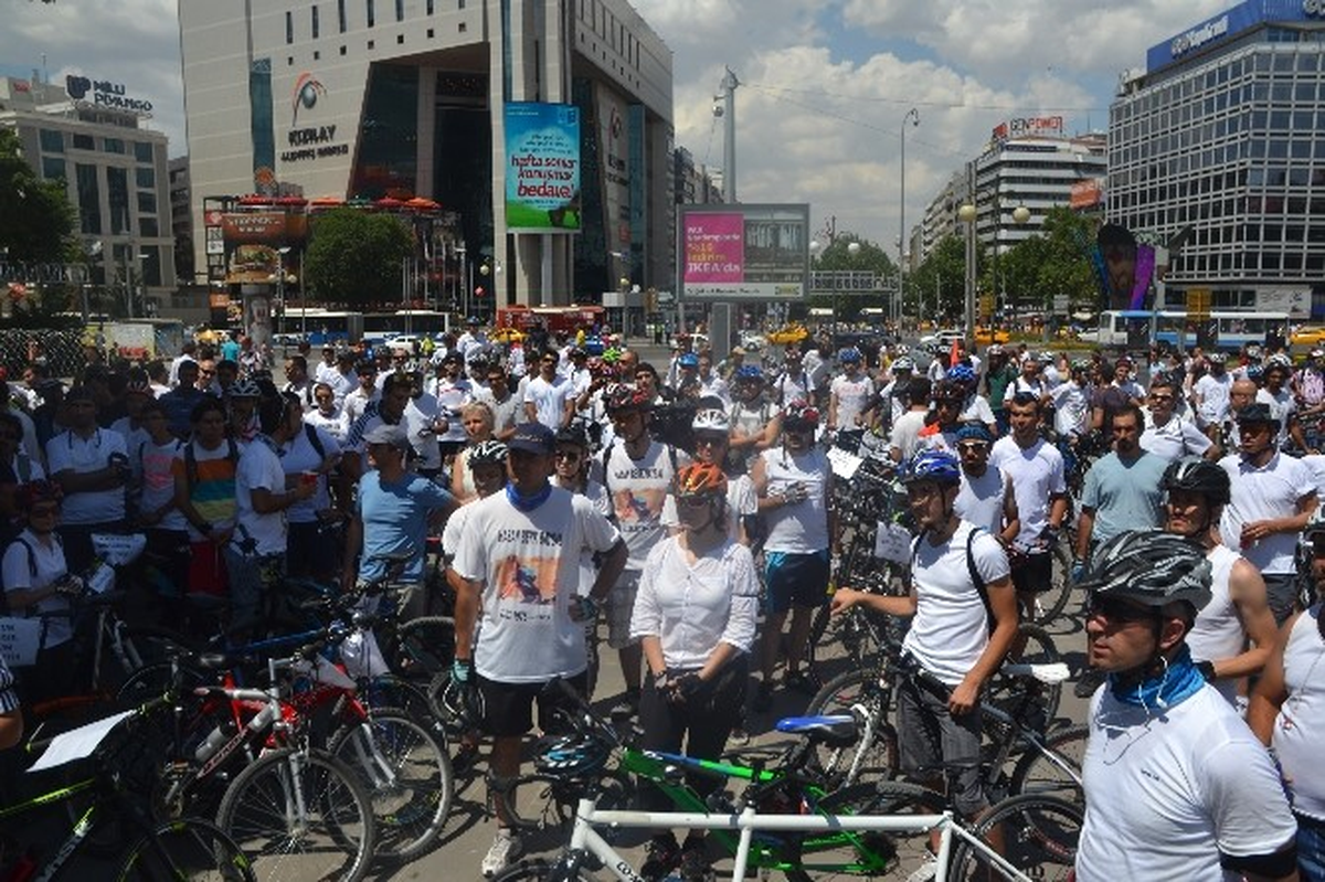 Bisikletçiler Berk İçin Pedal Çevirdi