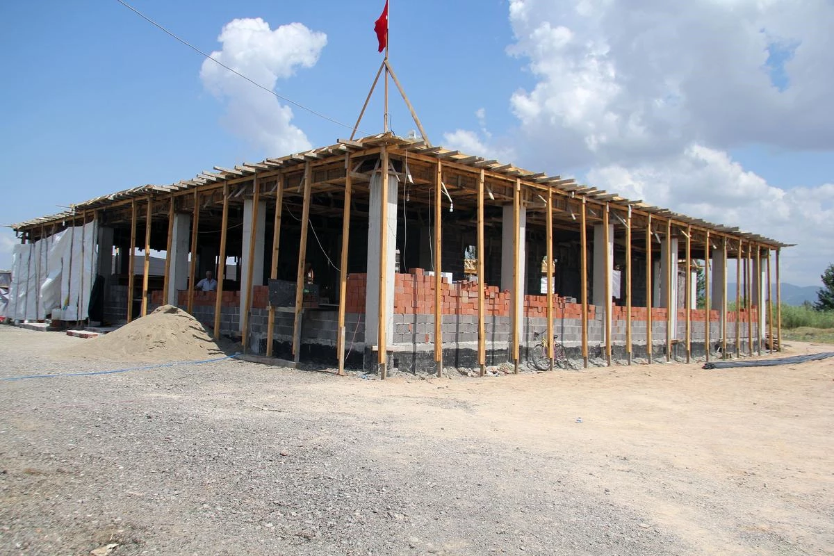 Caminin İnşaatına Burhaniye Belediyesinden Destek