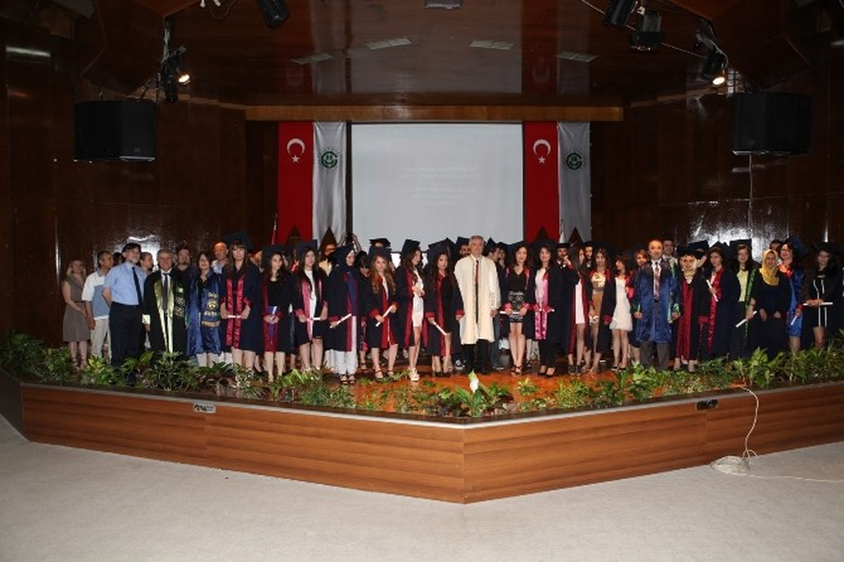 Çü Güzel Sanatlar Fakültesi\'nde Mezuniyet Sevinci