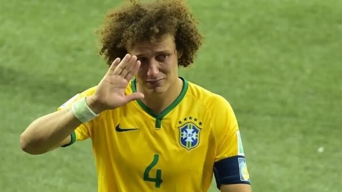 David Luiz\'e Minik Taraftardan Destek