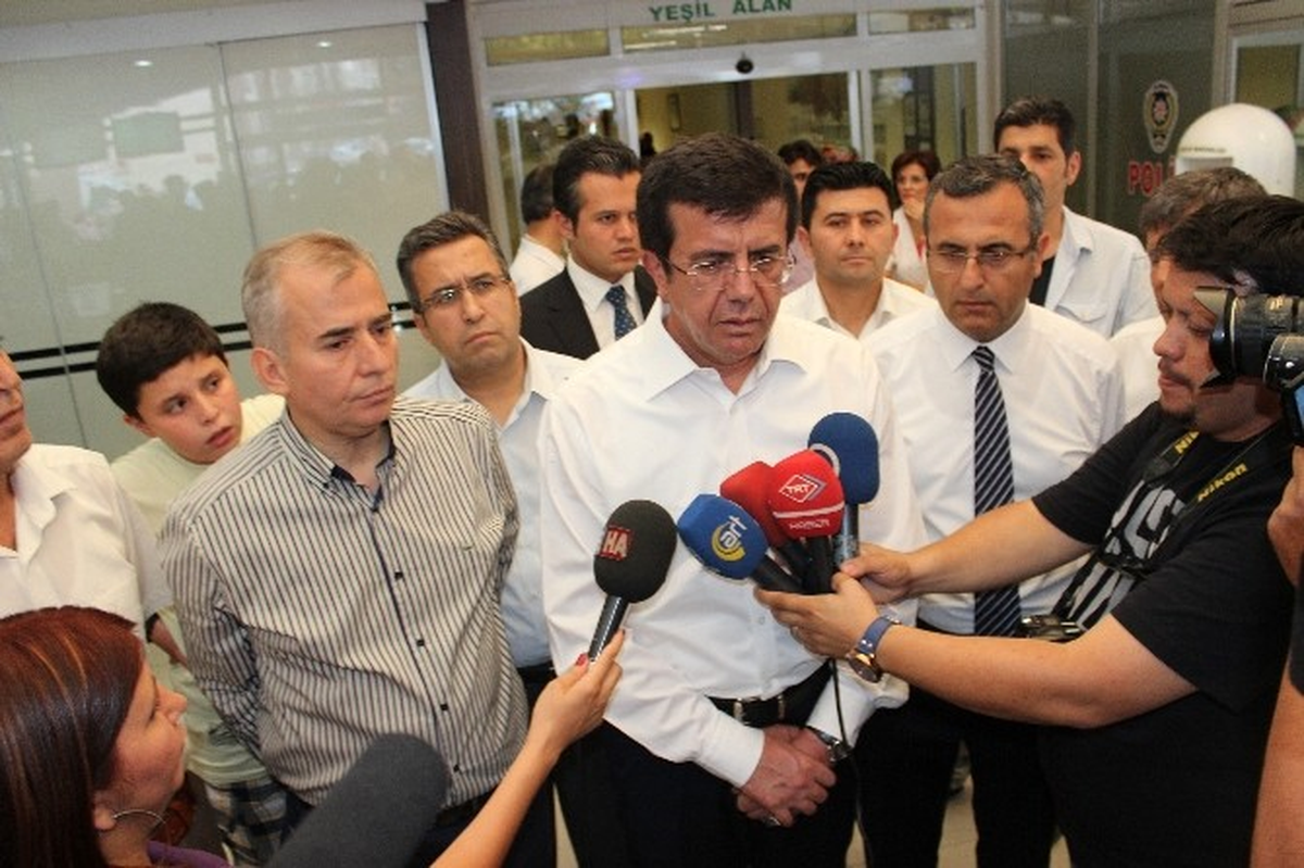 Ekonomi Bakanı Zeybekci, Patlamada Yaralananları Ziyaret Etti