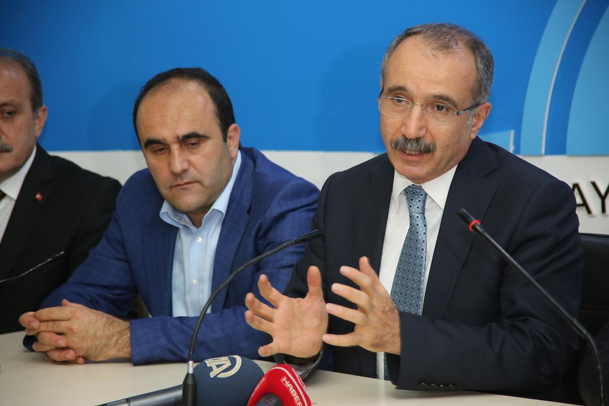 Eski Milli Eğitim Bakanı Dinçer, Bayburt\'ta
