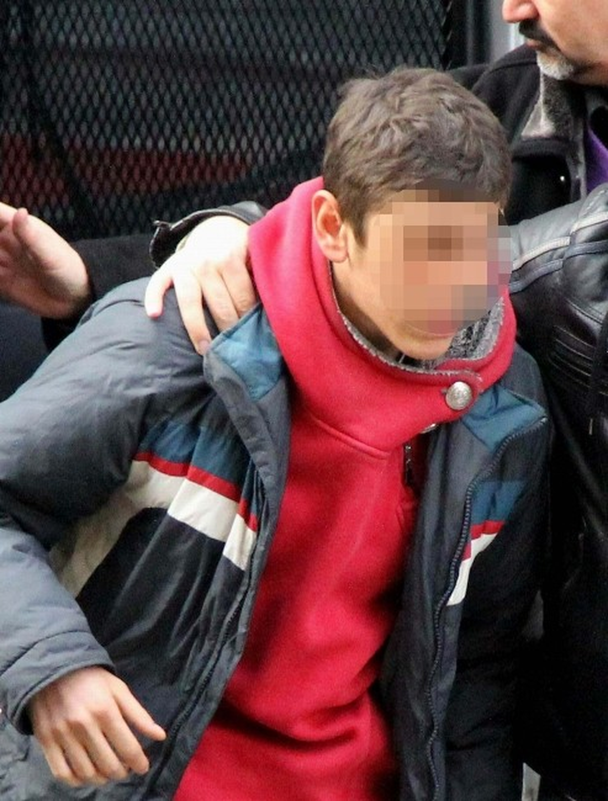 Hırsızlık Yapan Çocuk Uyuşturucuyla Yakalandı