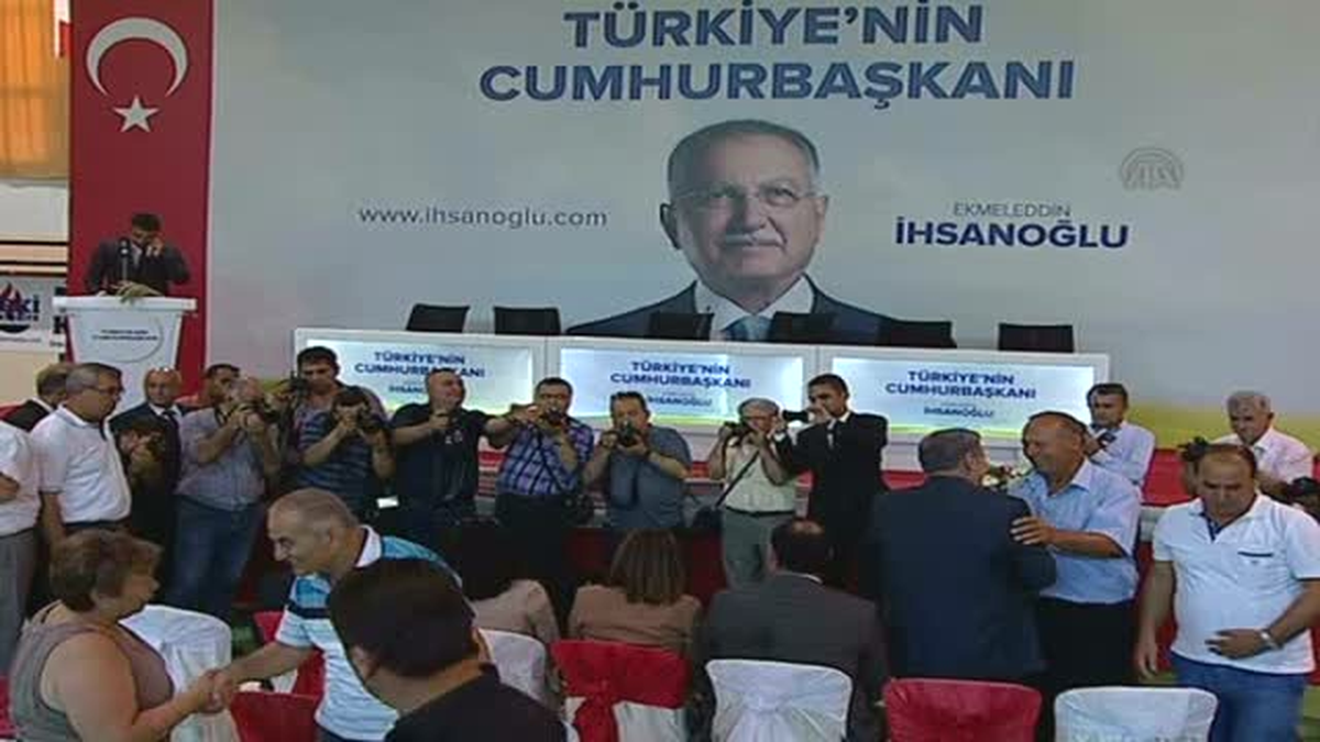 İhsanoğlu: "Biz ayrılık otlarını söküp atmak istiyoruz" -