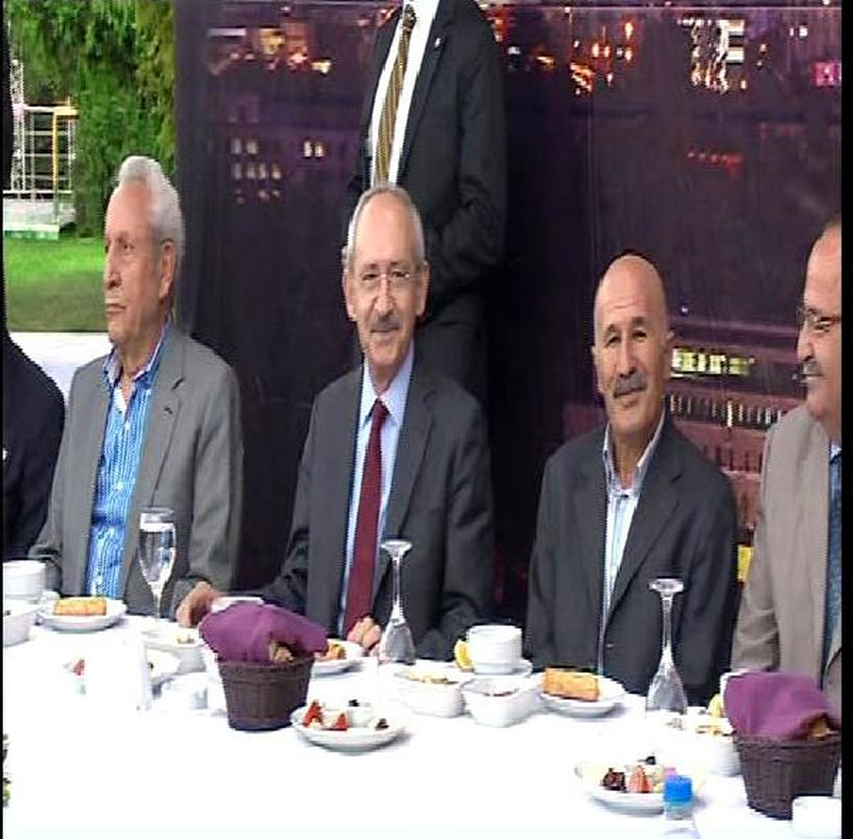 Kılıçdaroğlu, Din Adamları ve Gazetecilerle Bir Araya Geldi