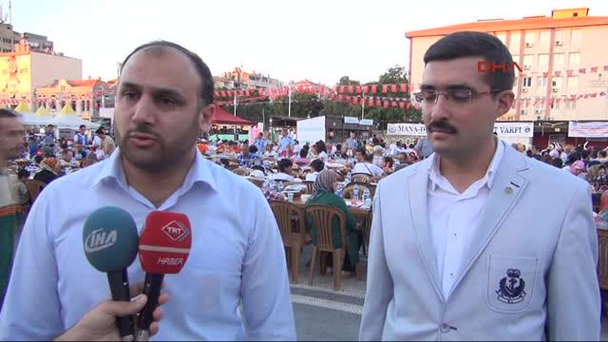 Manisa\'da Mültecilere İftar Verildi